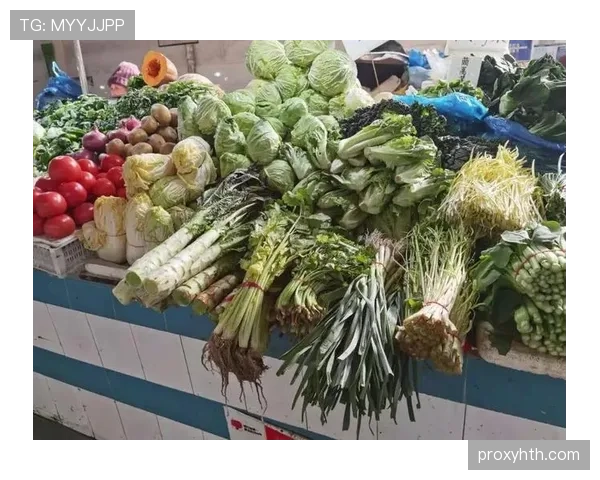 想象萨卡拎菜出超市——银行卡像明星，菜篮子却和咱们没差